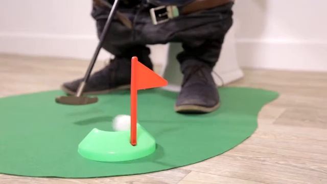 Potty Putter Toilet Putting Mat Golf Game for Bathroom смотреть онлайн
