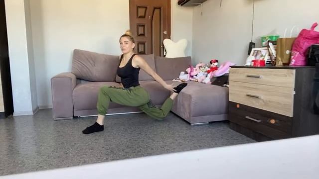 Растягиваем шпагаты дома. смотреть онлайн