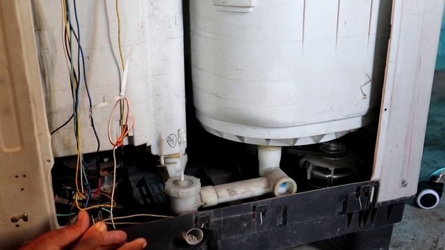वाशिंग मशीन में पानी नहीं रुक रहा है, machine me pani na rukna, water leak, ka drain kaise thik kar смотреть онлайн