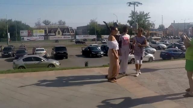 Скульптура "Гид-Экскурсовод". ТМК ГРИНН смотреть онлайн