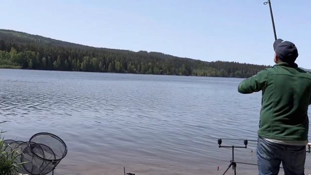 Рыбалка в Чехии с друзьями озеро Lipno смотреть онлайн