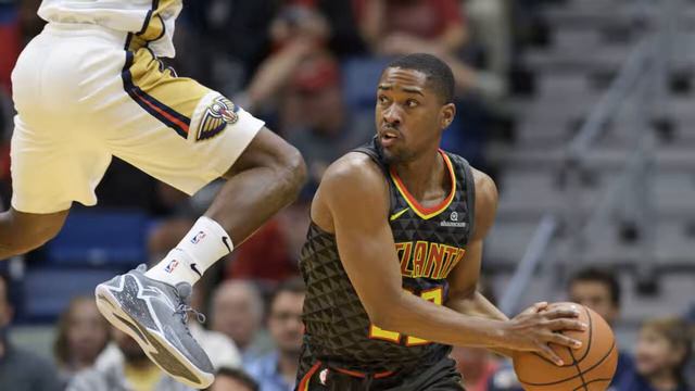 Darius Miller's crunch-time 3-pointer helps Pelicans hold on, squeeze past Atlanta, 106-105 смотреть онлайн