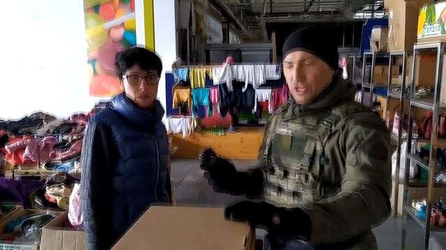 Одежда и настольные игры для пункта гуманитарной помощи, г. Мариуполь смотреть онлайн