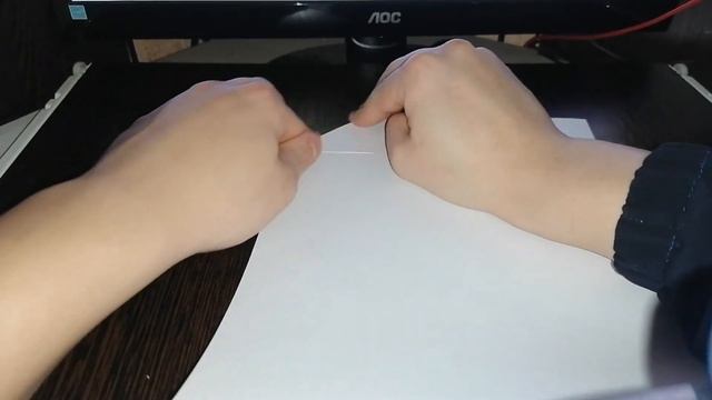 Как скрепить между собой листы из бумаги формата А4 с помощью ножниц? смотреть онлайн