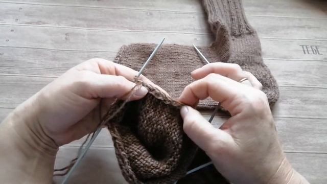 ПРОСТЫЕ НОСКИ НА 5 СПИЦАХ // ЛЕГКО И ПРОСТО // НА ЛЮБОЙ РАЗМЕР смотреть онлайн