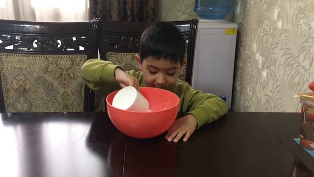 Делаем кексы/день рождения у мамы!/Ранвир и Игрушки смотреть онлайн