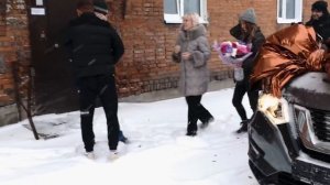 ПОДАРИЛИ МАШИНУ РОДИТЕЛЯМ