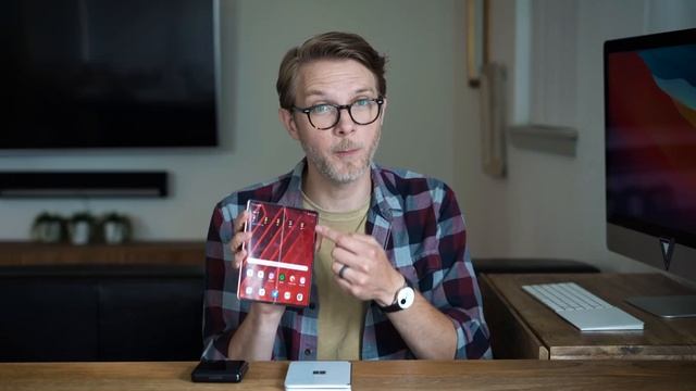 Fold, Flip, or Duo: why fold a phone? смотреть онлайн