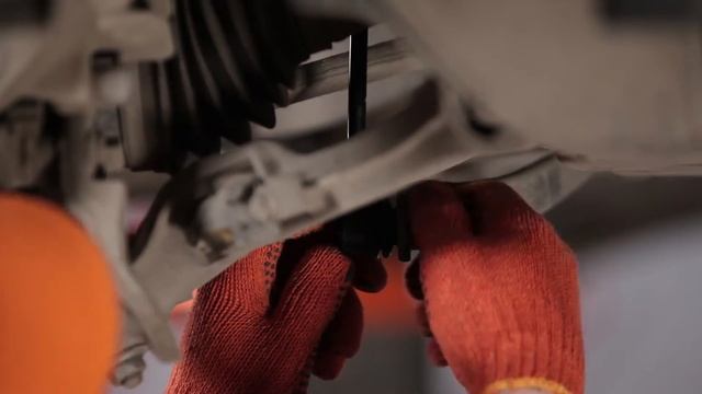 Kā nomainīt Priekšējā stabilizatora atsaite VOLVO S60 I [PAMĀCĪBA] смотреть онлайн