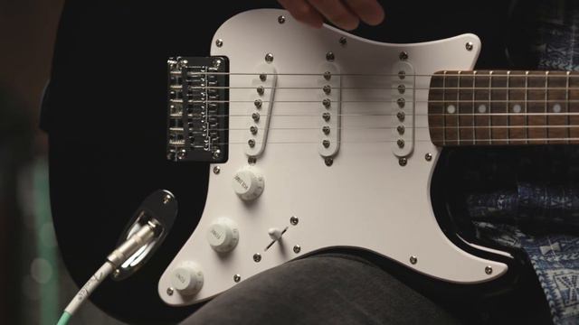 Squier Bullet HT Stratocaster Electric Guitar | Beginner Guitar Demos | Fender смотреть онлайн