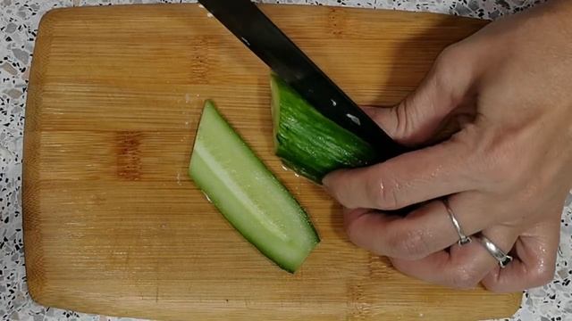 Салат с кальмарами и креветками. Готовлю вкусный салат для праздничного стола! смотреть онлайн