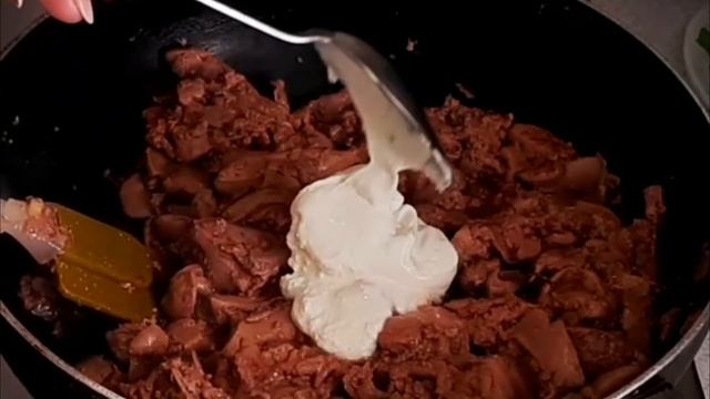Бефстроганов из куриной печени-это бысро и вкусно!Chicken liver beef Stroganoff! смотреть онлайн
