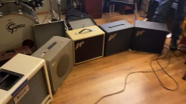 5 parlantes para un desolado Fender смотреть онлайн