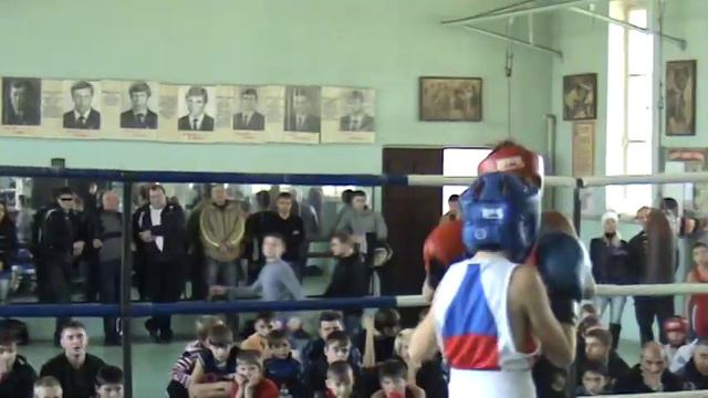 30 кг Сивко Денис Атл-к + Кищенко Богд Атлетик , Первенство г. Мариуполя по боксу 28.10.2010 г. смотреть онлайн