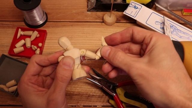 Convert a 3,5 bucks wood mannequin into a winning stop motion puppet смотреть онлайн