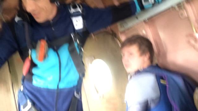 Мой первый прыжок с парашютом ))) смотреть онлайн