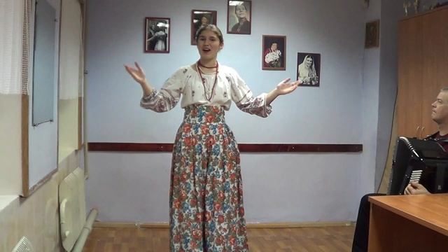 Криволапова Мария - «Как Ивановы дочки» плясовая Смоленской обл. смотреть онлайн