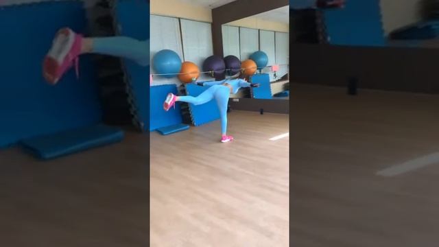 Функциональная тренировка с Рагсаной смотреть онлайн