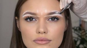 КАК ПОКРАСИТЬ БРОВИ КРАСКОЙ？