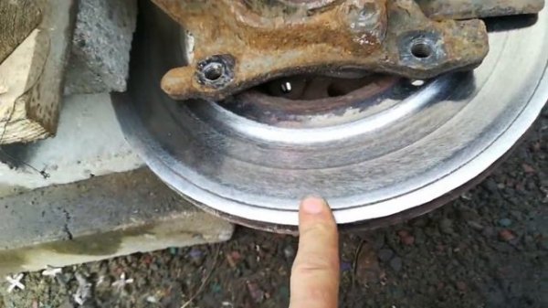 Шлифовка тормозной диск болгаргой. Grinding a brake disc with a grinder