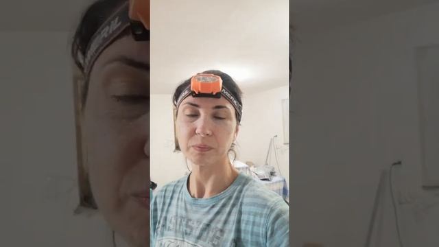 Сыночек привет, продолжаем ремонт, чистила потолок вся в мелу и с фонариком :-) смотреть онлайн