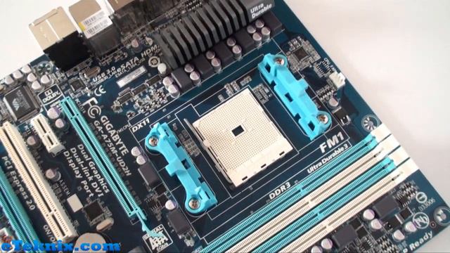 First Look: Gigabyte A75M-UD2H Motherboard смотреть онлайн