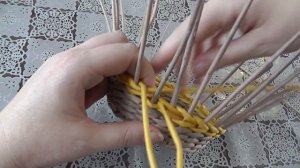 Прямая и обратная веревочка. Плетение из газетных трубочек