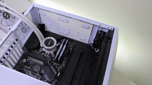 Ultimate Joker themed LianLi white Custom PC build | 10700K + Amd RX 6700XT with benchmarks смотреть онлайн
