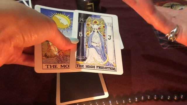 КАК ИЗБАВИТЬСЯ ОТ СОПЕРНИЦЫ? Любовный треугольник #таро #гадание #отношения #любовныйтреугольник смотреть онлайн