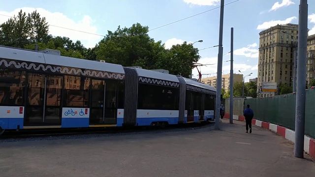 Новый трамвай 71-931М «Витязь-М» № 31395 остановка Метро "Войковская" (Москва) 2.06.2021 смотреть онлайн