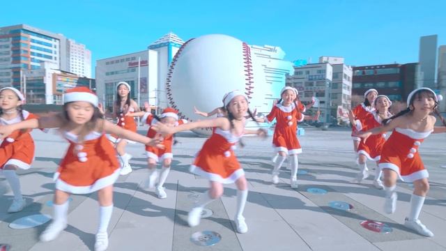 We Wish You A Merry Christmas L Coco Mademoiselle Christmas Performance