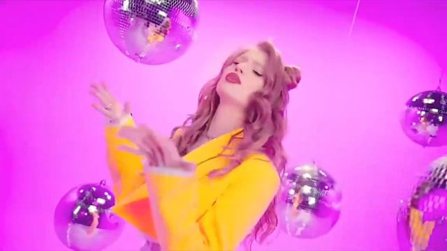 Самая красивая песня Поли на сегодняшний день – эта песня. Имя Комфорт