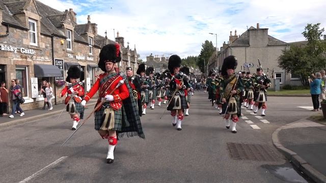 Massed Pipes & Drums return parade through Tomintoul following the 177th Highland Games смотреть онлайн