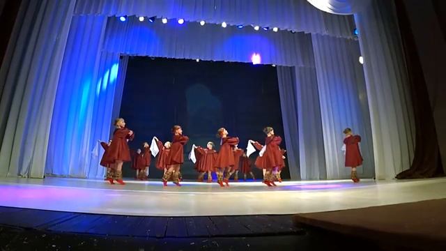 Театр танца и костюма "Леанель" "Не было печали да корону дали" смотреть онлайн