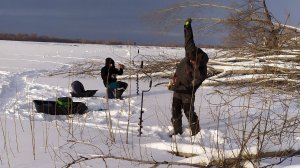 ЖЕСТЬ Я ЖДАЛ ЕГО ВЕСЬ ДЕНЬ!!! Второй день в Зимней сказке. Рыбалка на ОБИ МОЛЧАНОВО!