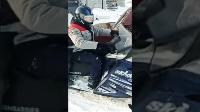 Владик и Папа у друзей)) Катаемся на снегоходе!!! смотреть онлайн