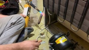 Замена компрессора на холодильнике Индезит (ленивые методы)