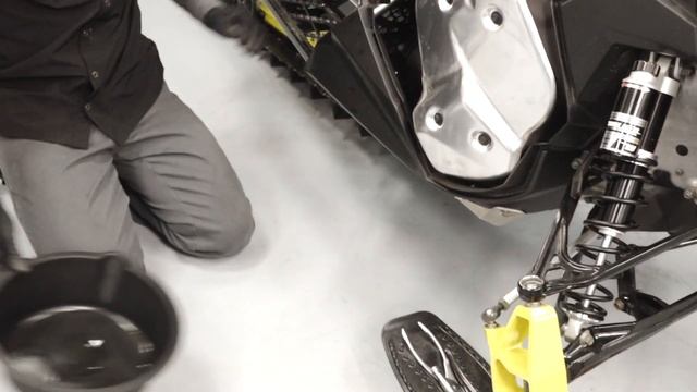 SKS Chaincase Fluid Replacement - Polaris Snowmobiles смотреть онлайн