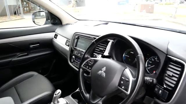 Mitsubishi Outlander PHEV смотреть онлайн