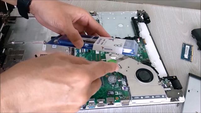 How to upgrade Acer OLD Laptop Hard Drive HDD to SSD and Ram Memory смотреть онлайн