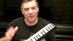 Виртуозная игра на мелодике