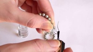 Что делать, чтобы бижутерия не темнела? Что делать, если от сережек болят уши?