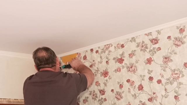 Подрезка обоев под потолок смотреть онлайн