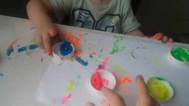 ПАЛЬЧИКОВЫЕ КРАСКИ "КРОХА" (флуоресцентные) смотреть онлайн