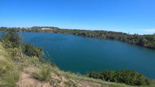 Голубая вода в каньонах рядом с Каменск-Шахтинском.Ростовская область. смотреть онлайн
