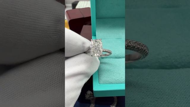 Золотое кольцо с бриллиантами смотреть онлайн