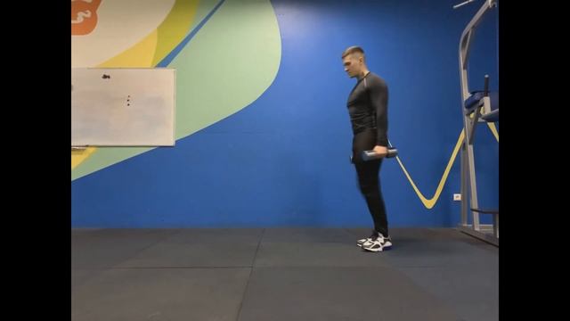 Выпады с коротким шагом на месте - техника выполнения