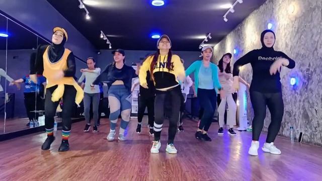 DOWN by Jay Sean ft. Lil Wayne | FitDance by Uchie | Tiktok hits song. смотреть онлайн