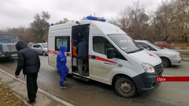 25102023 «Семёрка» влетела под ЗИЛ на проспекте Мира в Орске смотреть онлайн