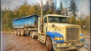 Freightliner FLD  Cummins power